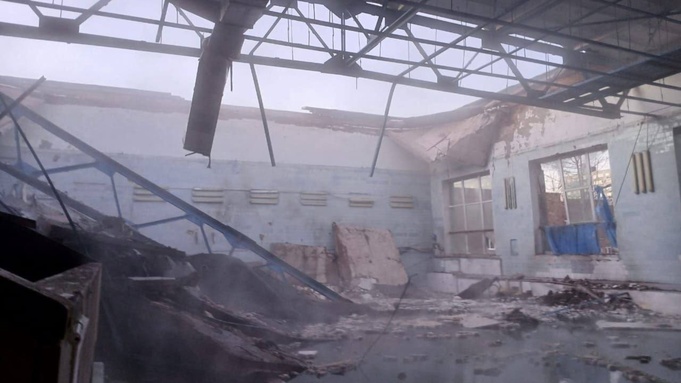 Обвал потолка в бассейне во Владивостоке / Фото: "Инцидент Владивосток"