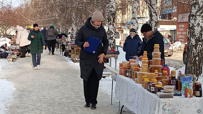Рейды по пресечению несанкционированной торговли / Фото: администрация Барнаула