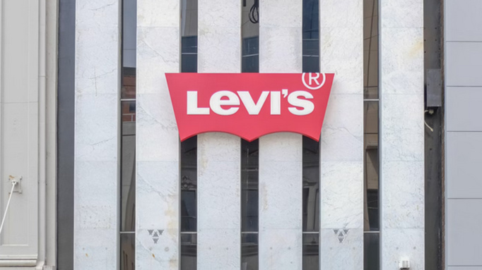 Логотип Levi's / Фото: unsplash.com / Jackie Alexander