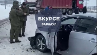 Пять автомобилей столкнулись под Барнаулом / Фото: "В курсе 22"