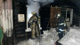 Тушение пожара в Барнауле / Фото: МЧС Алтайского края