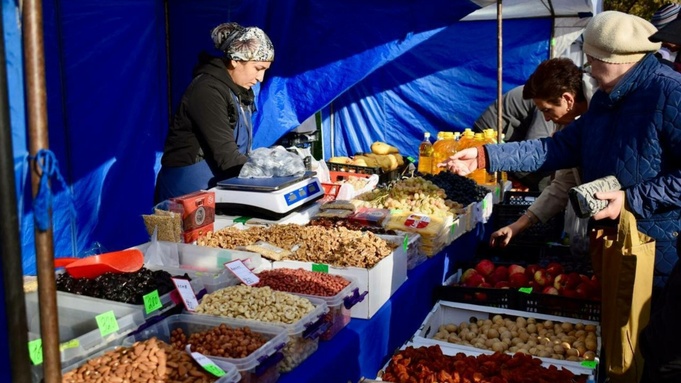 Продовольственная ярмарка / Фото: мэрия Барнаула