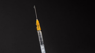 Шприц / Фото: unsplash.com / Mika Baumeister