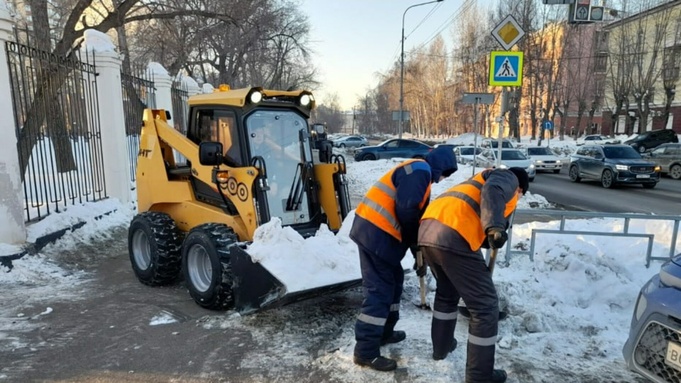 Уборка снега в Барнауле / Фото: t.me/barnaul_org