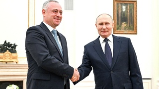 Владимир Путин и Бадра Гунба / Фото: kremlin.ru