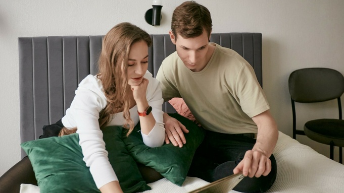 Семейная пара за просмотром / Фото: пресс-служба МегаФона
