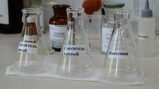 Посуда лаборатории / Фото: "Росводоканал Барнаул"