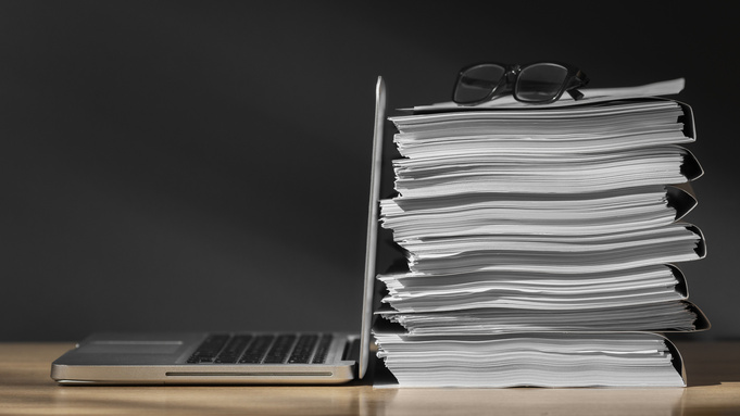 Отчет. Документы / Фото: freepik.com