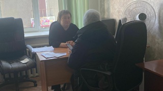 Евгения Боровикова на приеме граждан Ключевского района / Фото: altai.spravedlivo.ru