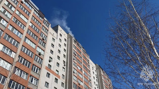 Пожар в многоэтажке на Взлетной / Фото: МЧС Алтайского края