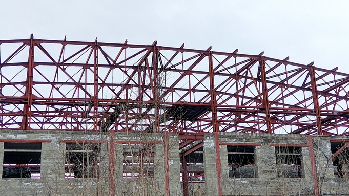 Ледовая арена на пр. Сибирском, 52, апрель 2025 года / Фото: amic.ru