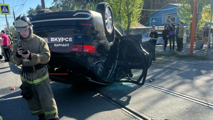 ДТП на Змеиногорском тракте в Барнауле / Фото: 