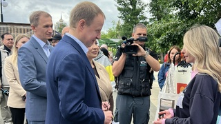 Виктор Томенко у стенда Аlpalazone на фестивале / Фото: Татьяна Риттер