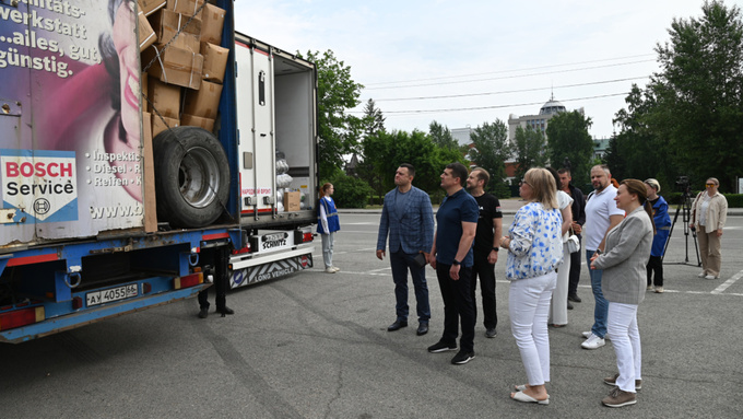 Отправка гуманитарного груза из Барнаула / Фото: barnaul.org