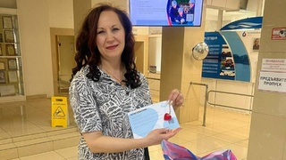 Благотворительная акция в мобильном пункте водоканала / Фото: пресс-служба "Росводоканал Барнаул" / автор Дарья Черных
