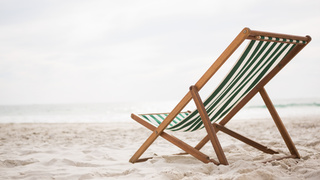 Пляж. Лето. Отдых / Фото: awesomecontent на Freepik