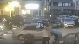 Две женщины подрались в Барнауле / Фото: кадр из видео "Подслушано Барнаул"