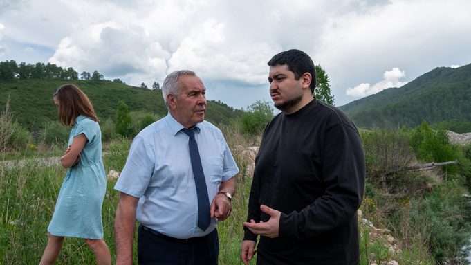 Депутат Госдумы Георгий Арапов посетил Солонешенский район / Фото: партия 