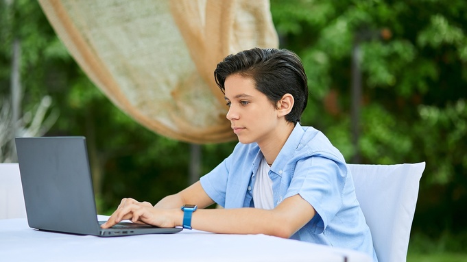 Юноша. Ноутбук / Фото: пресс-служба МегаФона