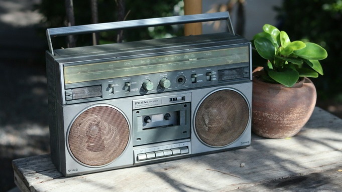 Радиоприемник / Фото: unsplash.com / Dave Weatherall