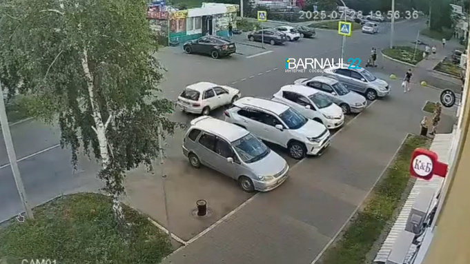 ДТП с участием электросамоката на улице Шумакова / Фото: Barnaul 22