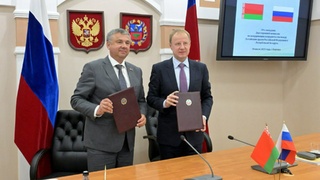 Виктор Томенко и Юрий Шулейко / Фото: пресс-служба правительства Алтайского края