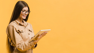 Девушка. Гаджеты / Фото:&nbsp;freepik.com