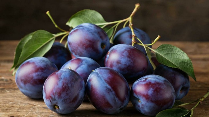 Сливы / Изображение сгенерировано ИИ Kandinsky / amic.ru