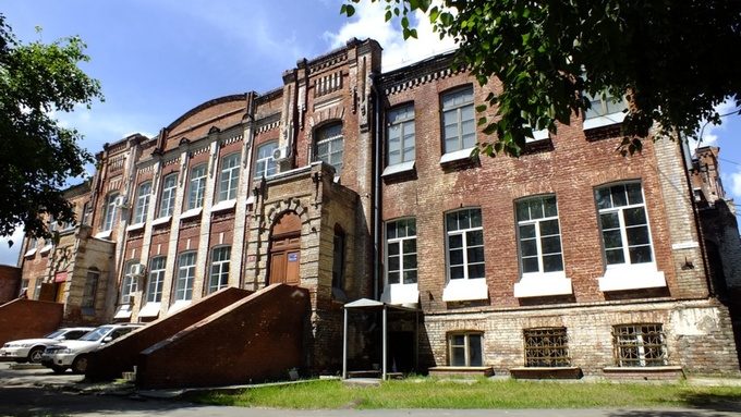 Здание на ул. Аванесова, 132б / Фото: Екатерина Смолихина / amic.ru