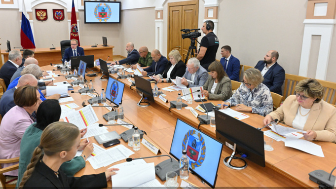Заседание Общественного совета программы "Алтай – земля героев" / Фото: altairegion22.ru 