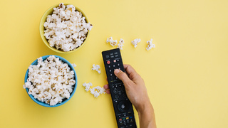 Пульт. Попкорн / Фото: ru.freepik.com