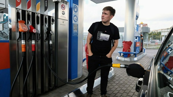 Сколько стоит литр бензина / Фото: amic.ru / Екатерина Смолихина