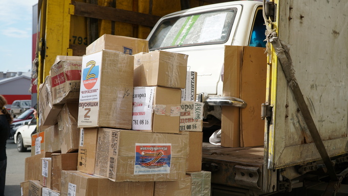 Отправка груза / Фото: пресс-служба партии "Единая Россия"
