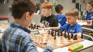 Дети в "Академии шахмат" / Фото: Евгений Кривошеев