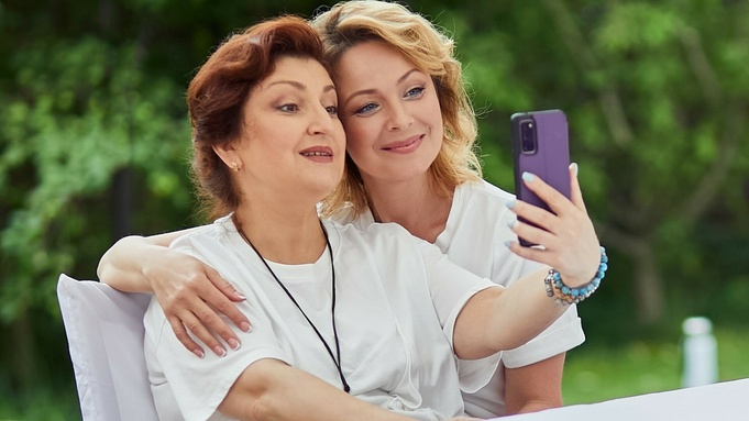 Женщины. Смартфон / Фото: пресс-служба МегаФона