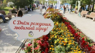 Сцена на площади Свободы / Фото: amic.ru