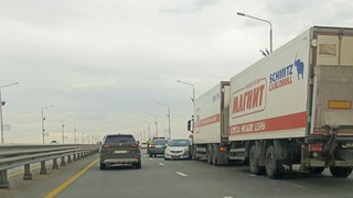 ДТП на Новом мосту в Барнауле / Фото: amic.ru