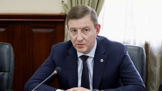 Андрей Турчак на встрече с ветеранами государственной и муниципальной службы / Фото: правительство Республики Алтай