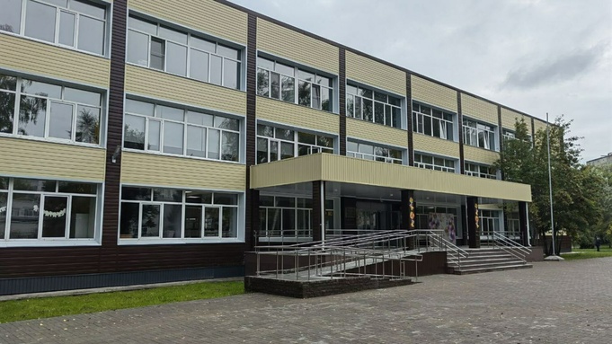 Школа № 3 в Заринске после ремонта / Фото: amic.ru