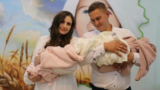 Родители с новорожденными 
 / Фото: правительство Алтайского края