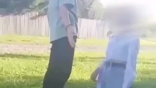 Подростки поставили девочку на колени / Кадр из видео: "Инцидент Кузбасс"