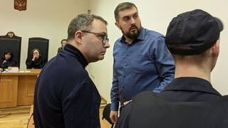 Сергей Щукин (слева) на суде / Фото: amic.ru