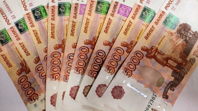 Денежные купюры / Фото: amic.ru, Екатерина Смолихина