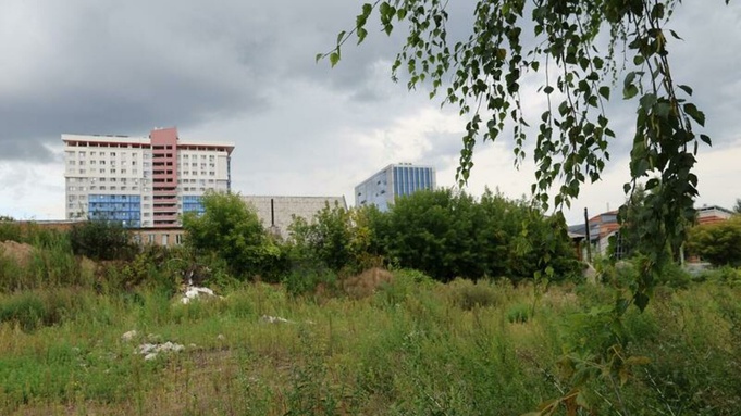 Участок за ТОЦ Plaza / Фото: Екатерина Смолихина / amic.ru