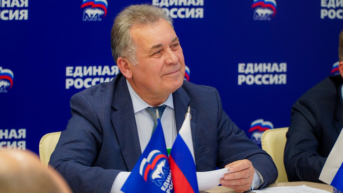 Александр Романенко / Фото: пресс-служба партии "Единая Россия", АКЗС 