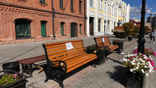 Лавочки на Мало-Тобольской заменят / Фото: мэрия Барнаула