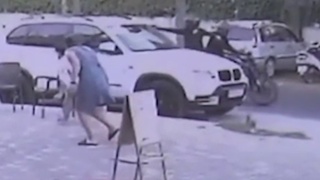 Шальная пуля попала в российскую туристку / Кадр из видео: Shot