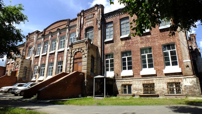 Здание на ул. Аванесова, 132б / Фото: Екатерина Смолихина / amic.ru