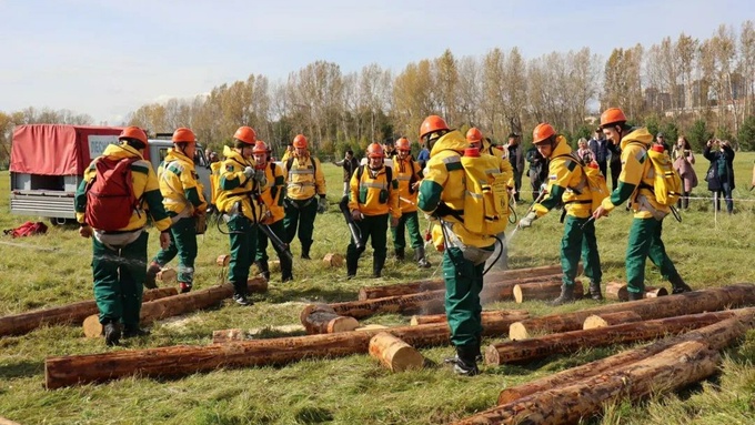 Смотр-конкурс "Лучший лесной пожарный" / Фото: t.me/minleskrsk