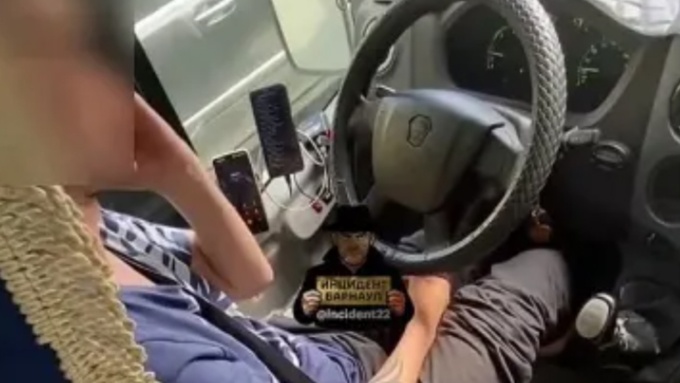 Водитель автобуса 144 / Фото: "Инцидент Барнаул"